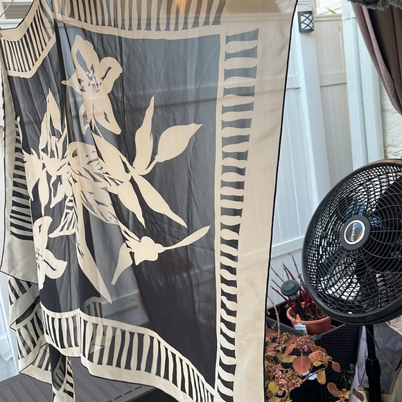 Black & Cream Color Chiffon Shawl / Wrap - Picture 4 of 12